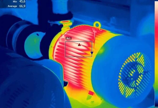 Termografía de un motor eléctrico con temperatura elevada